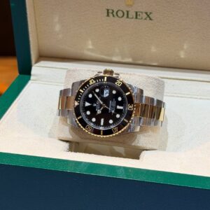 PRE-OWNED ROLEX 116613LN SUBMARINER HALF-GOLD BLACK DIAL BLACK CERAMIC BEZEL WITH CERT YEAR 2016