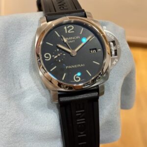 Pre-Owned Panerai Luminor GMT PAM00320 Black Dial Rubber Bracelet Year 2015