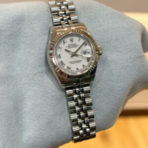 PRE-OWNED ROLEX 179174 LADY DATEJUST-26 ELEGANT WHITE ROMAN DIAL JUBILEE STAINLESS STEEL BRACELET YEAR 2008