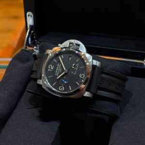 PRE-OWNED PANERAI PAM01321 LUMINOR 1950 GMT BLACK DIAL RUBBER BRACELET YEAR 2018